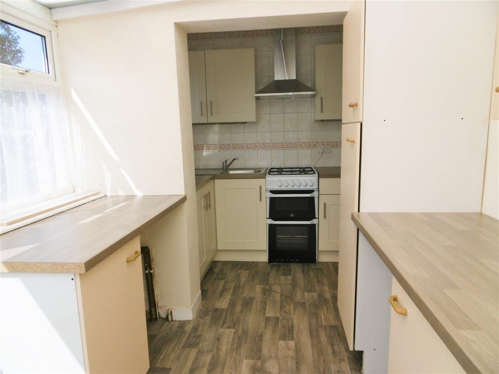 Property photo 3 of 5 Kitchen.Jpg