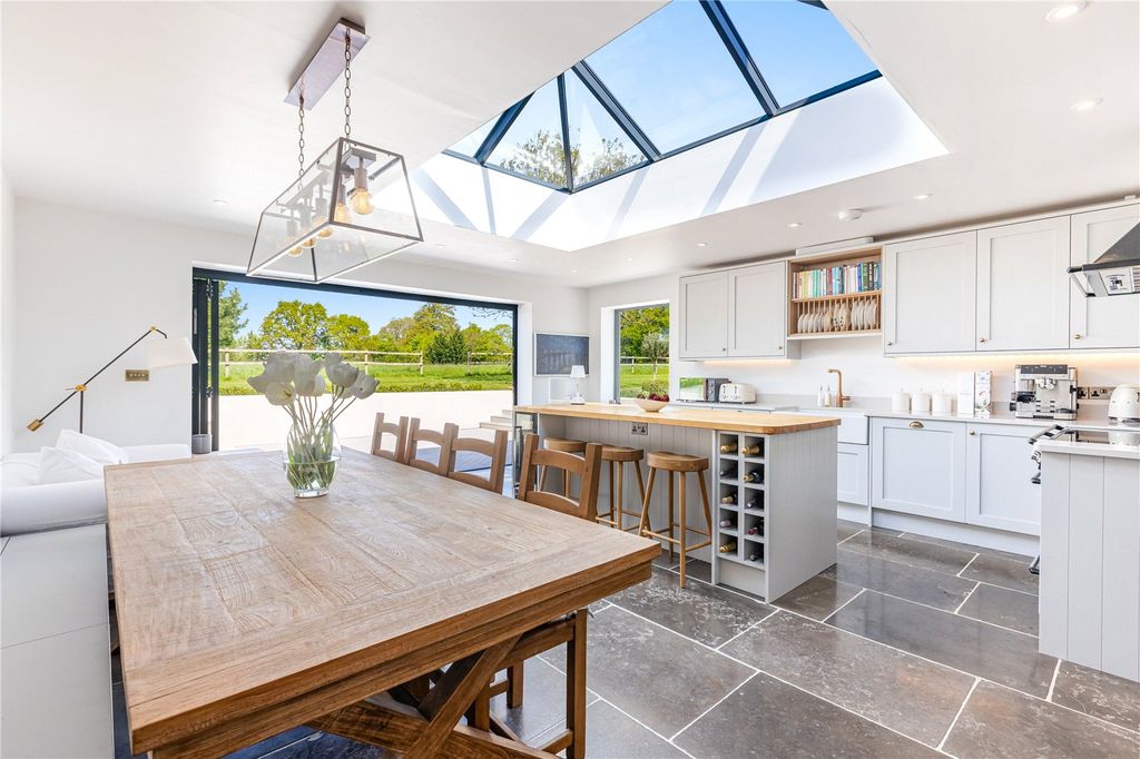 Property photo 3 of 28 Breakfast Room
