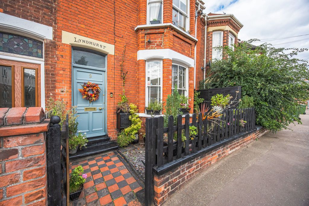 Property photo 1 of 31
