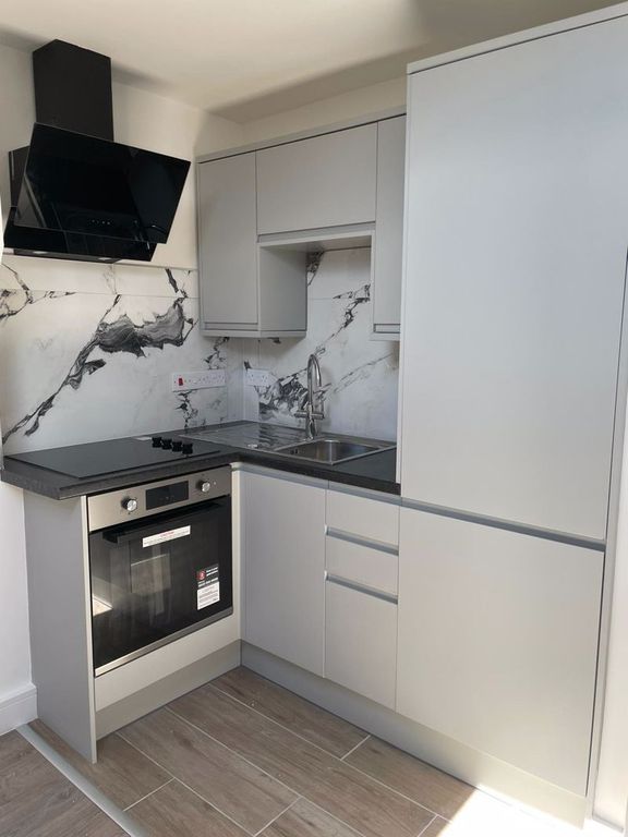 Property photo 3 of 11 Kitchen