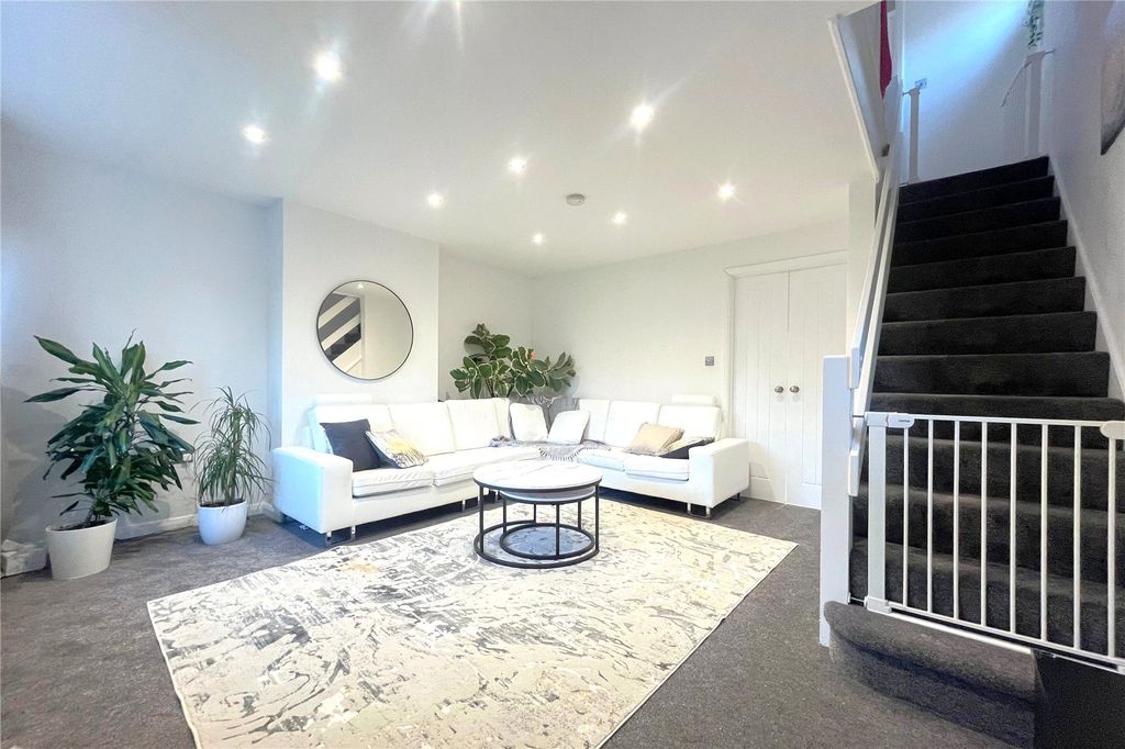 Property photo 2 of 11 Picture No. 30