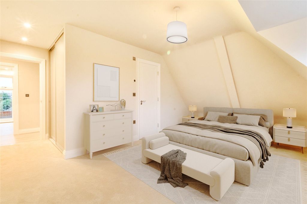 Property photo 2 of 9 Bedroom