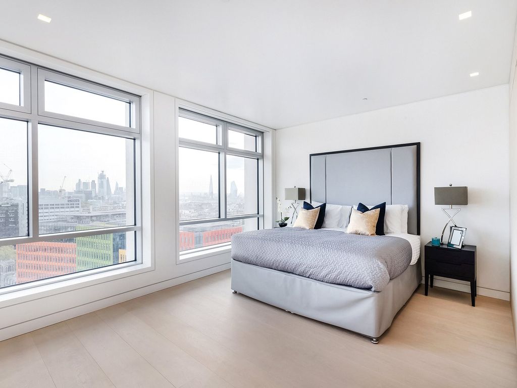 Property photo 3 of 13 Centre Point