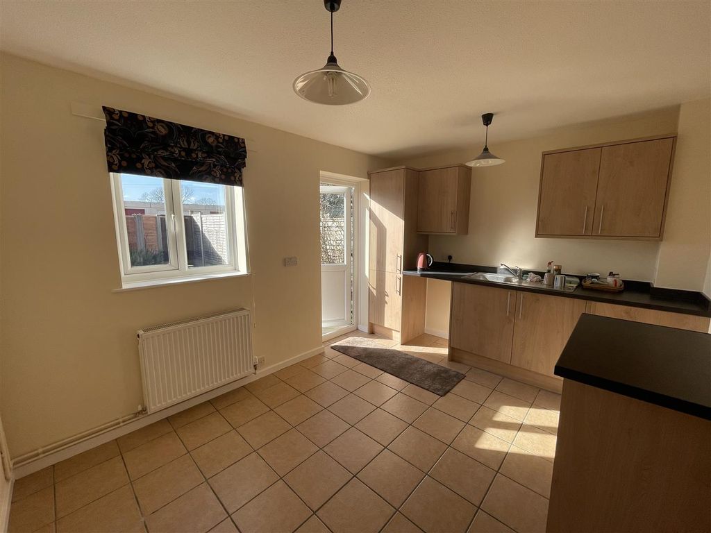 Property photo 2 of 11 Kitchen