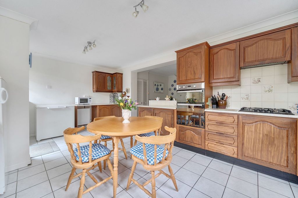 Property photo 2 of 23