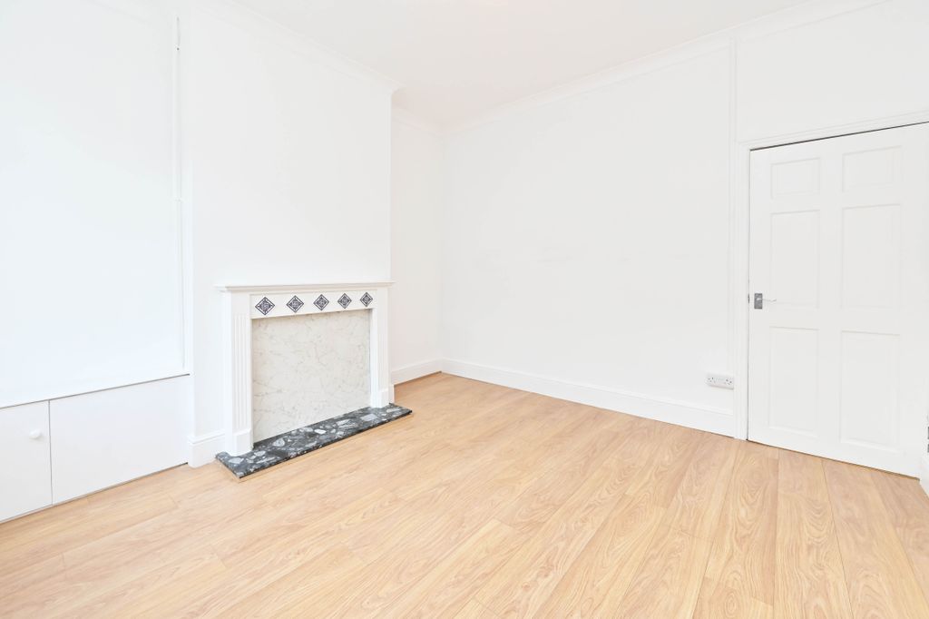 Property photo 2 of 8 Rhm_2126