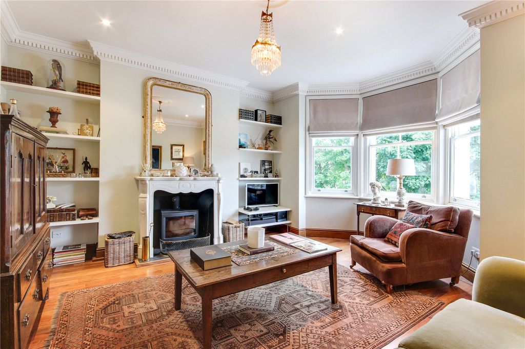 Property photo 3 of 18 Sitting Room