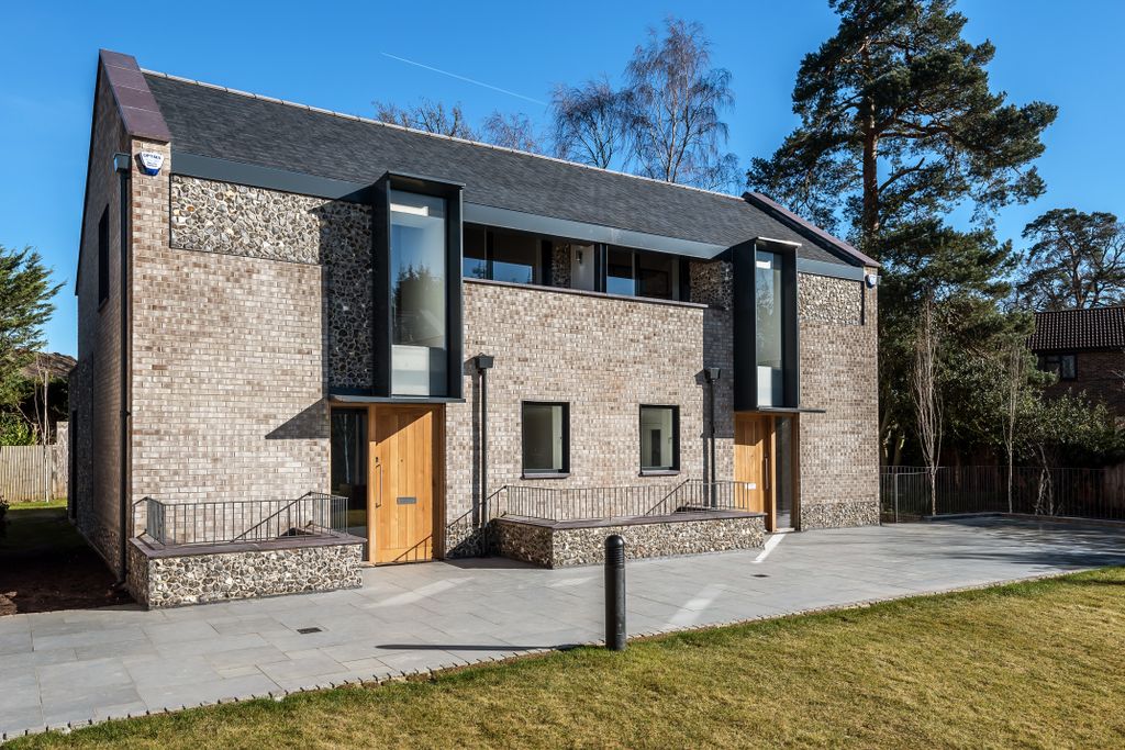 Property photo 1 of 5