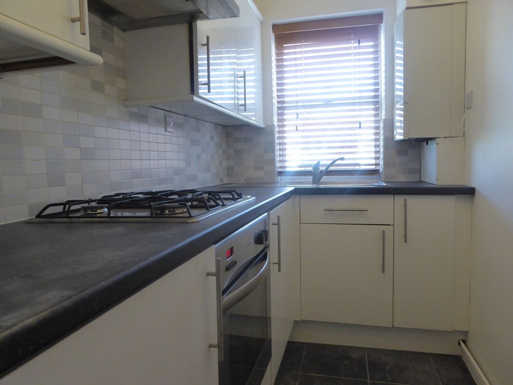 Property photo 3 of 6 Kitchen