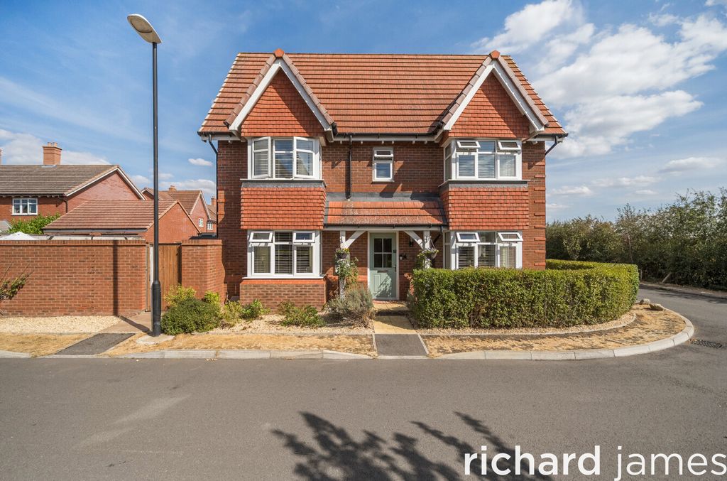 Property photo 1 of 19 4F30Df3d9d0F4A9B830A02170cd7c76B