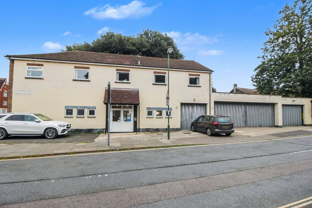 Property photo 1 of 18 Barford House, The Hornet, Chichester Po19 7Jr