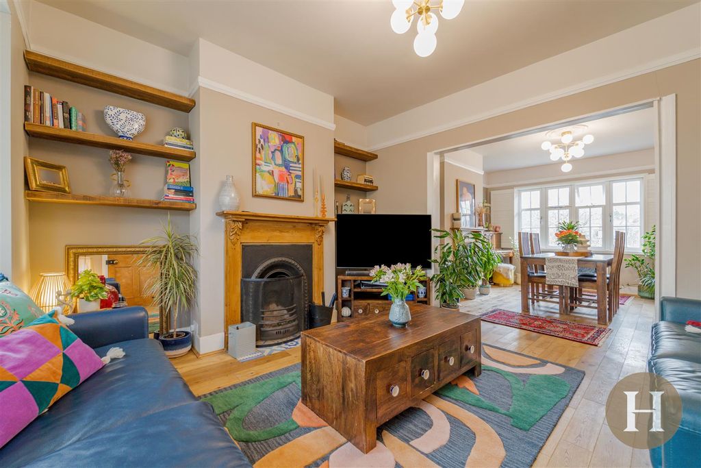 Property photo 2 of 37 Hadleigh Estate Agents-1.Jpg