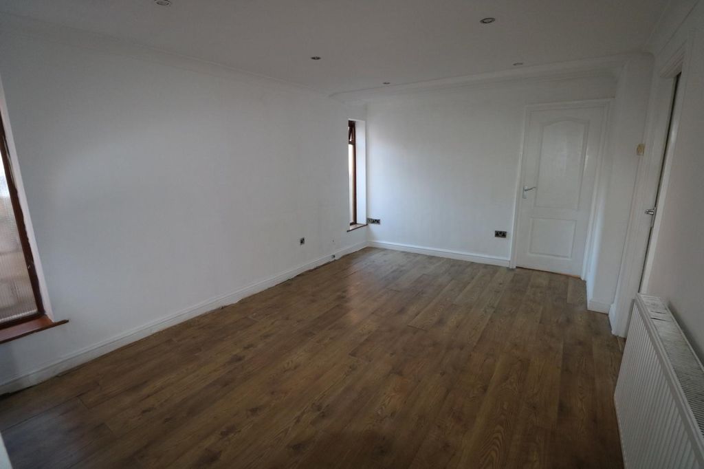 Property photo 2 of 6 Lounge