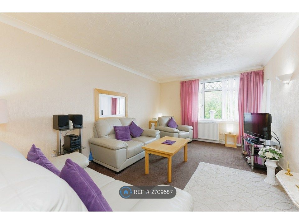 Property photo 2 of 14 Livingroom