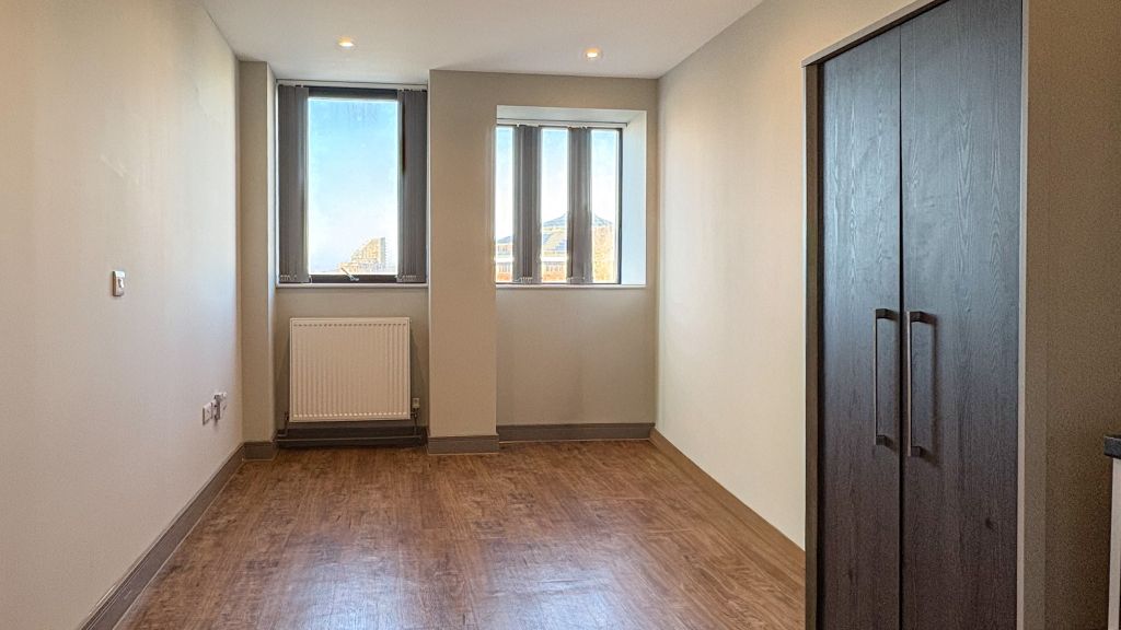 Property photo 1 of 11 Bedroom