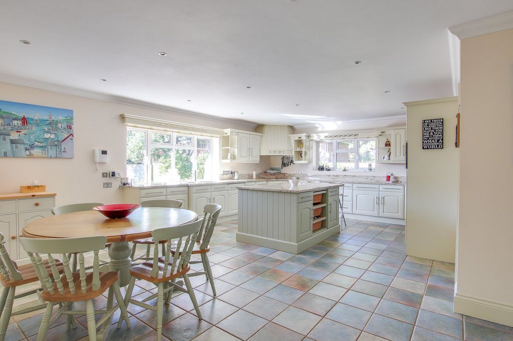Property photo 2 of 40