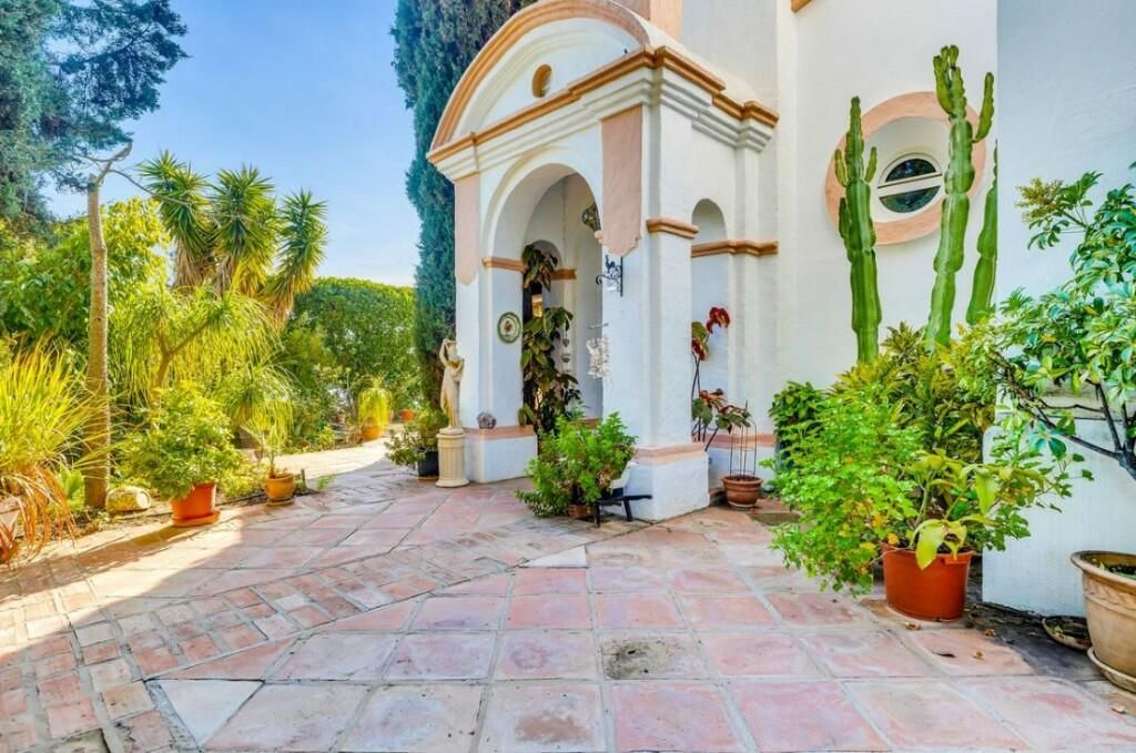 Property photo 2 of 3