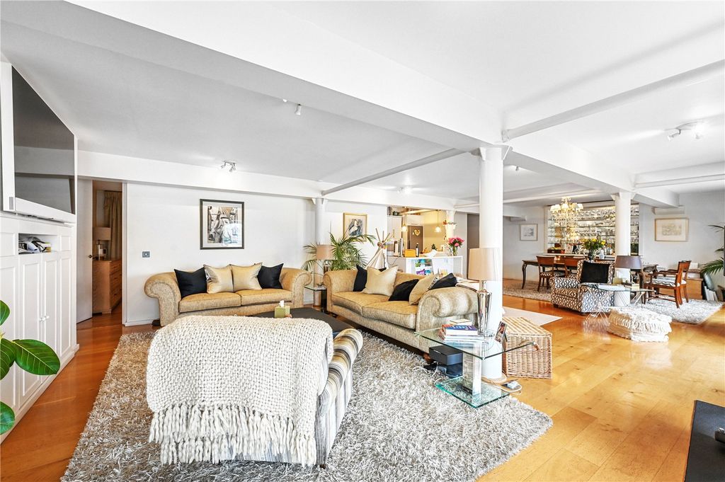 Property photo 2 of 17 Reception