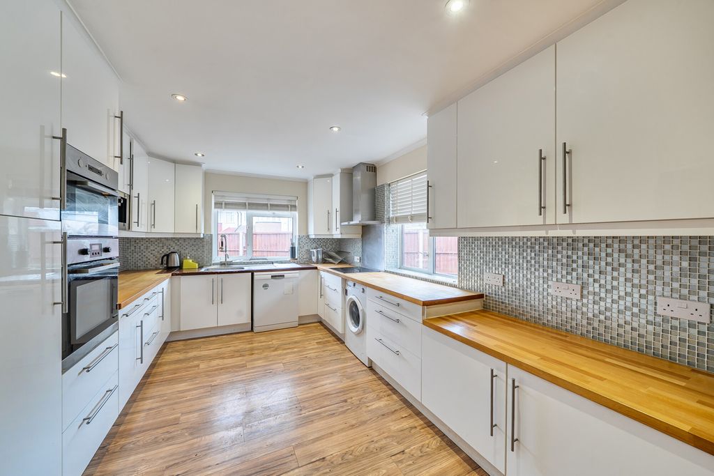 Property photo 2 of 20 1433529-14-69c268...