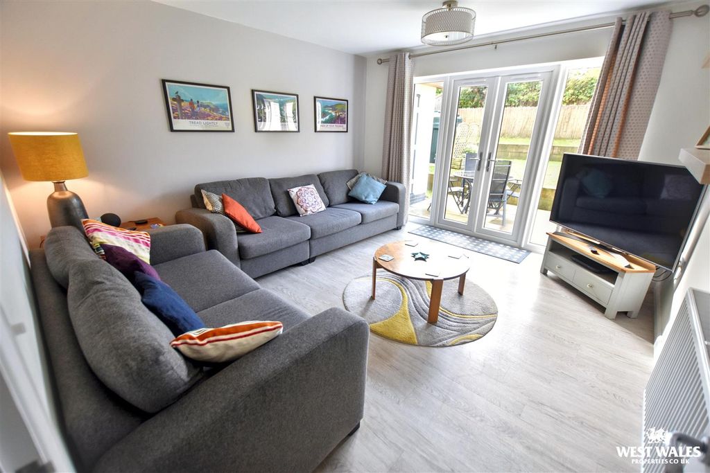 Property photo 2 of 20 19.Jpg