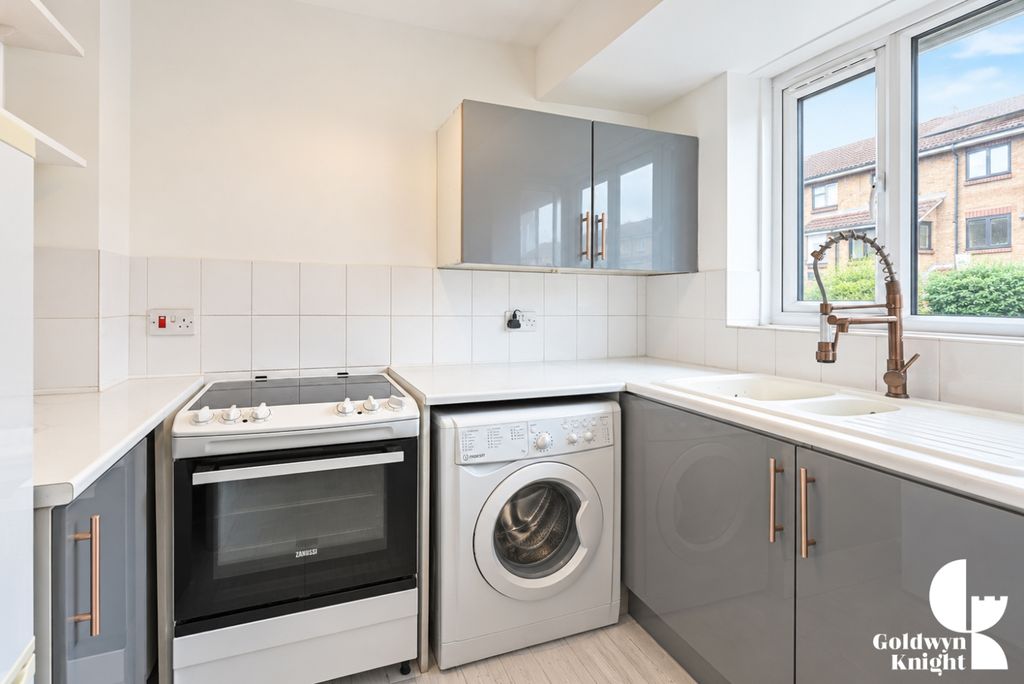 Property photo 3 of 8 Kitchen