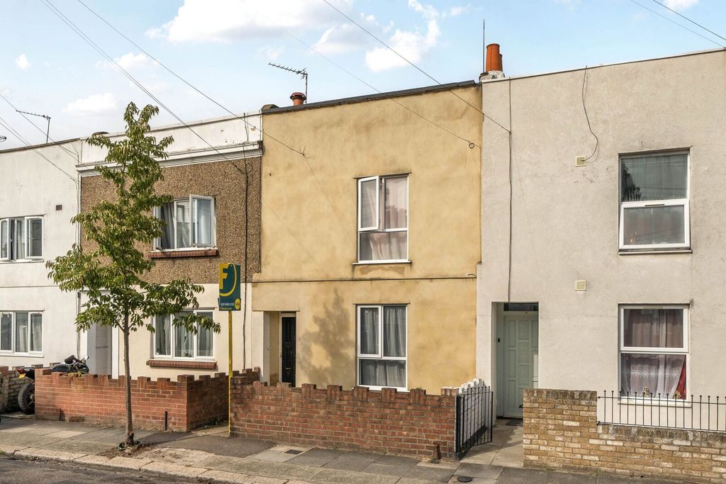 Property photo 1 of 18