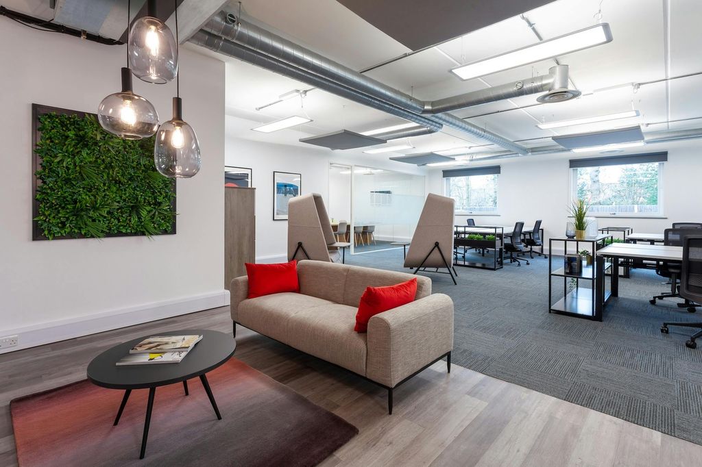 Property photo 3 of 10 239 Bracknell Feb 22_51742.Jpg