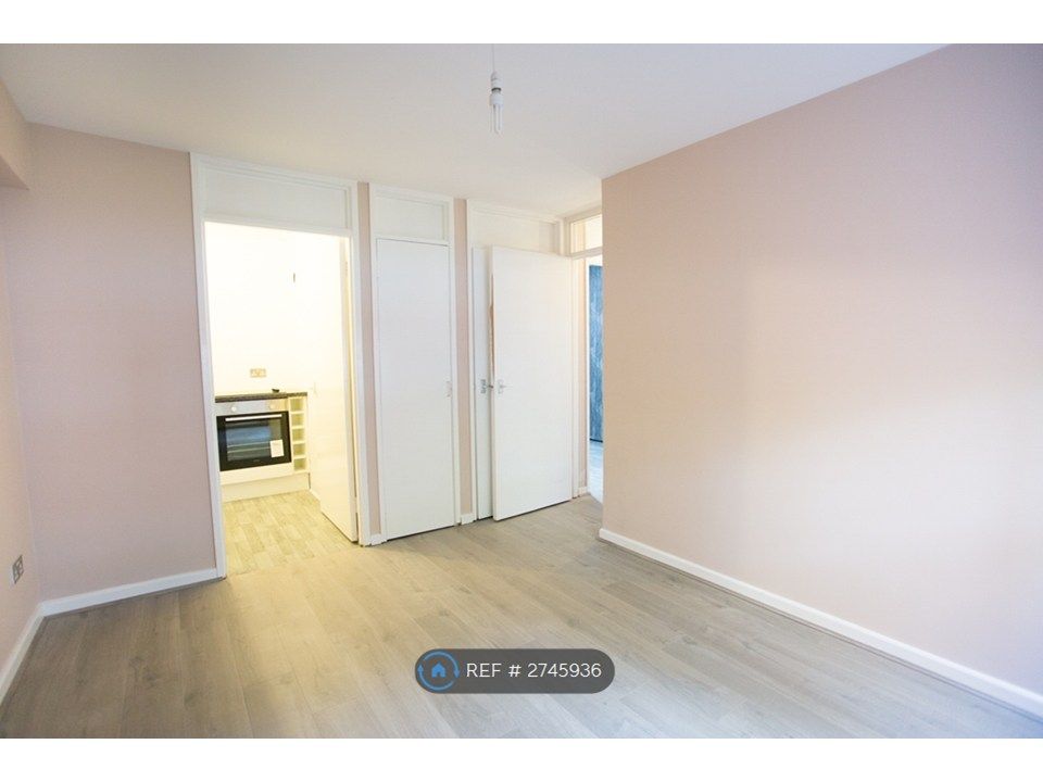 Property photo 3 of 12 Hallway