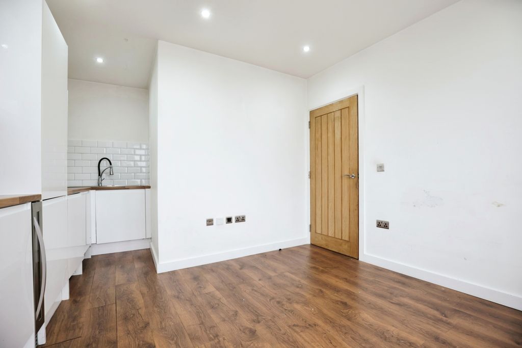 Property photo 3 of 9 Image