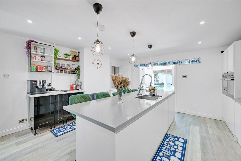 Property photo 2 of 13 2