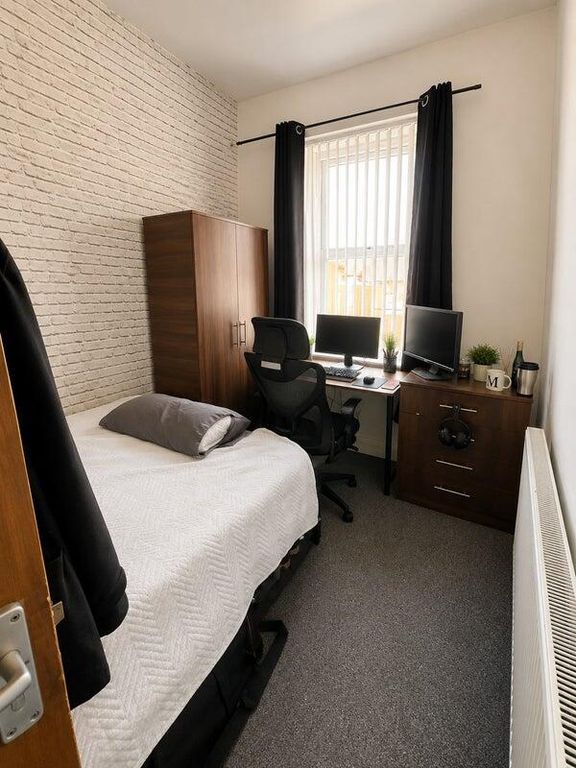 Property photo 1 of 5 Bedroom Â£525