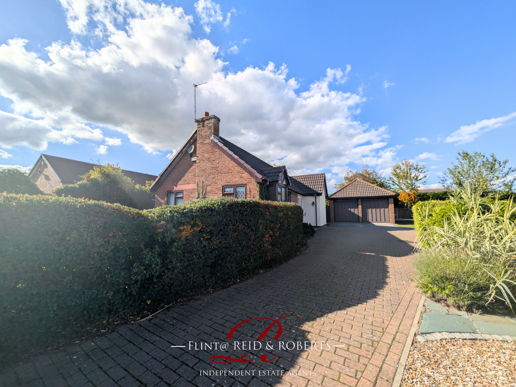 Property photo 2 of 18 Front (Exterior)