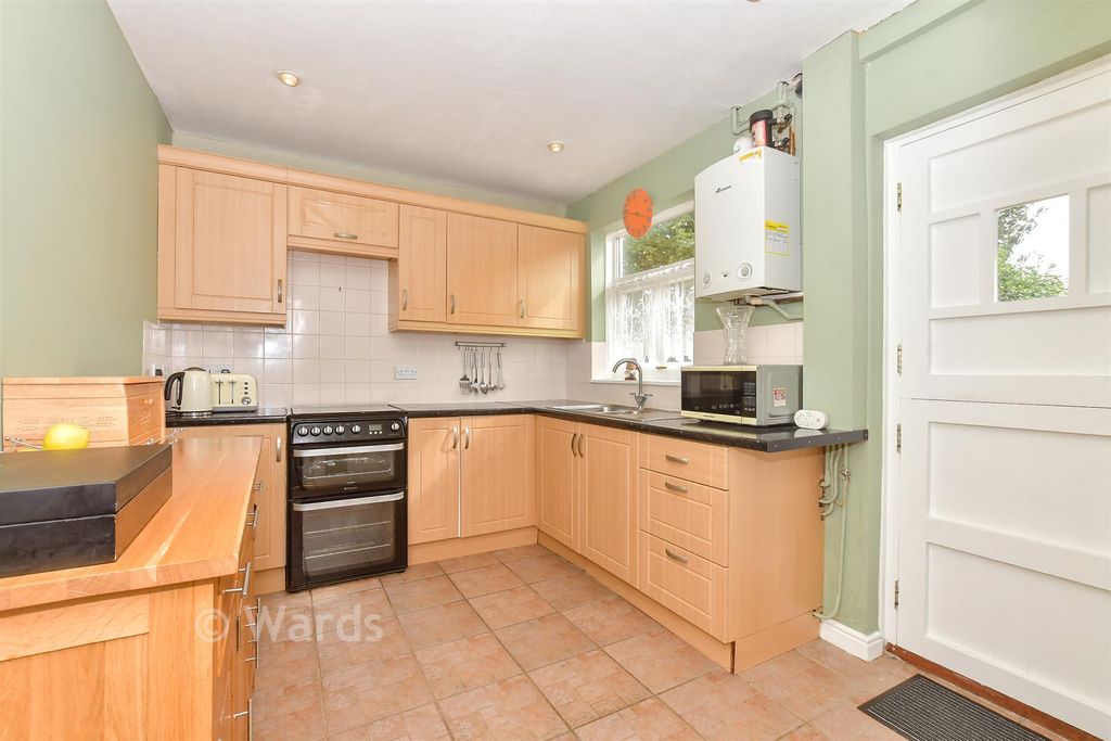 Property photo 3 of 17 Kitchen