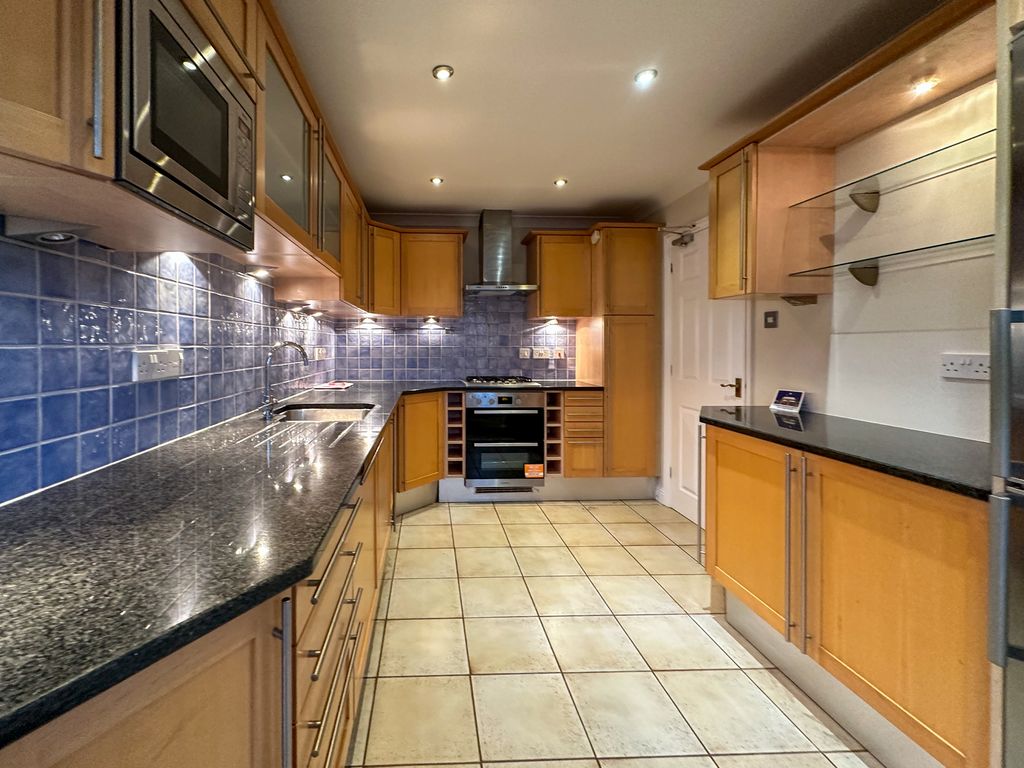 Property photo 2 of 17 Kitchen