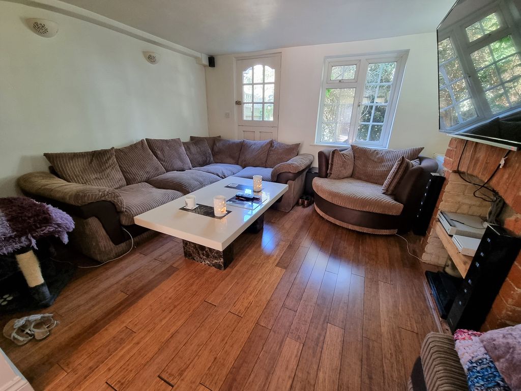 Property photo 1 of 8 Front