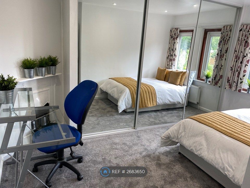 Property photo 1 of 15 Room 2