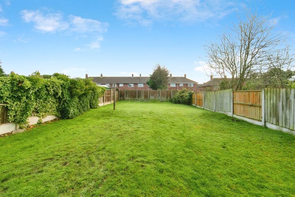 Property photo 3 of 18 Garden