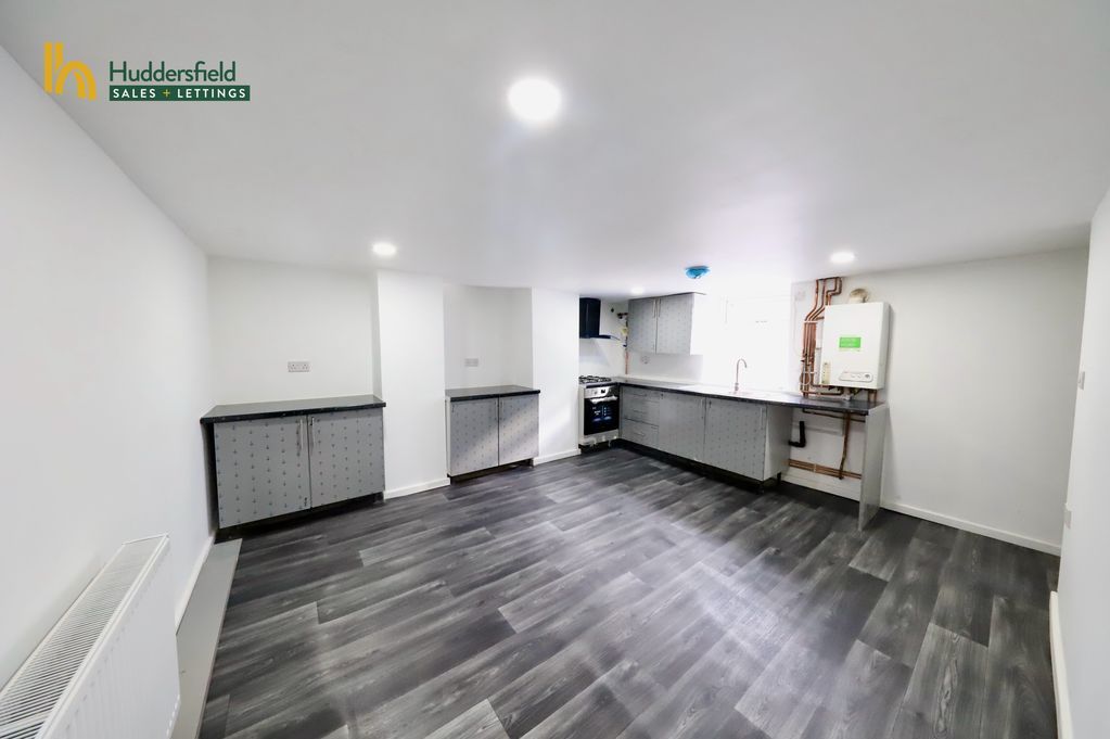 Property photo 3 of 12 Kitchen