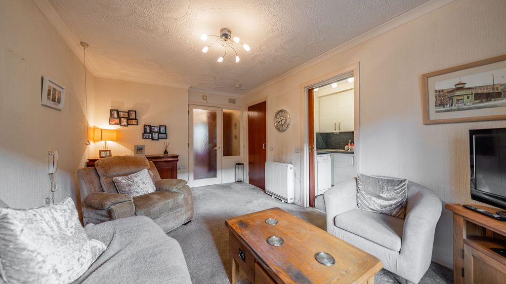 Property photo 3 of 10