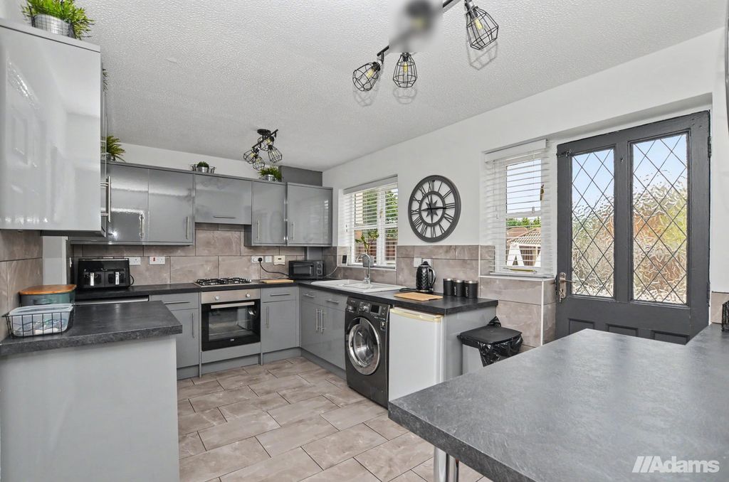 Property photo 3 of 41