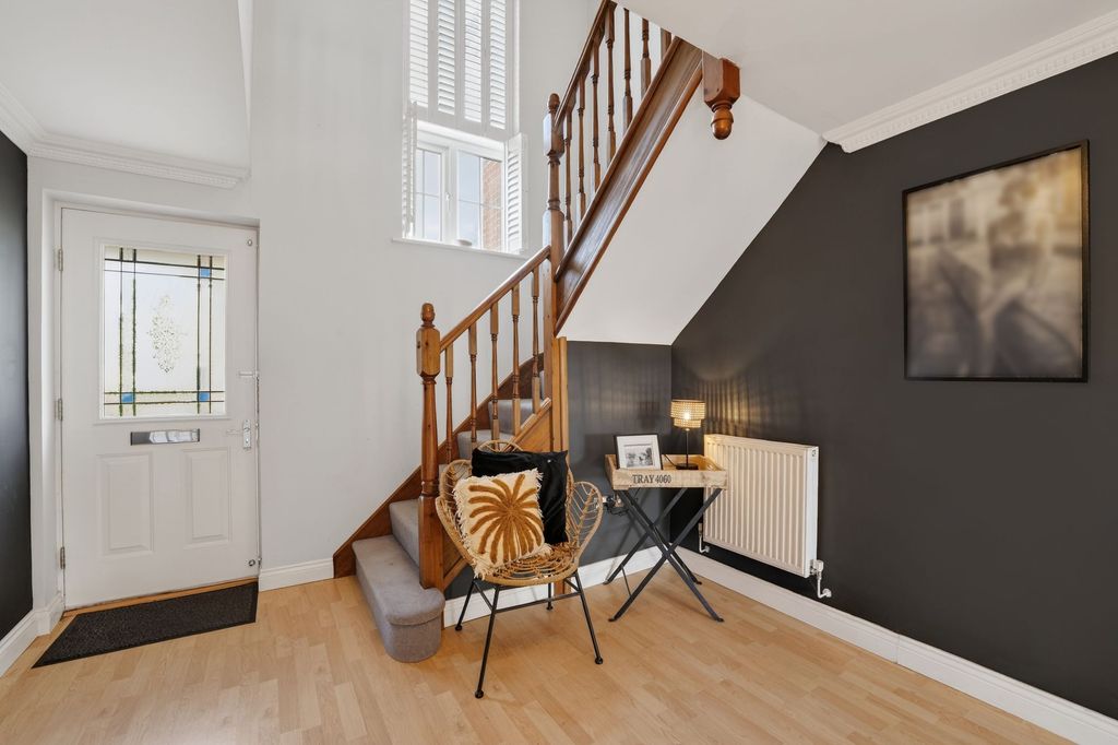 Property photo 2 of 28