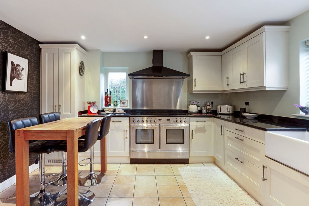 Property photo 3 of 16