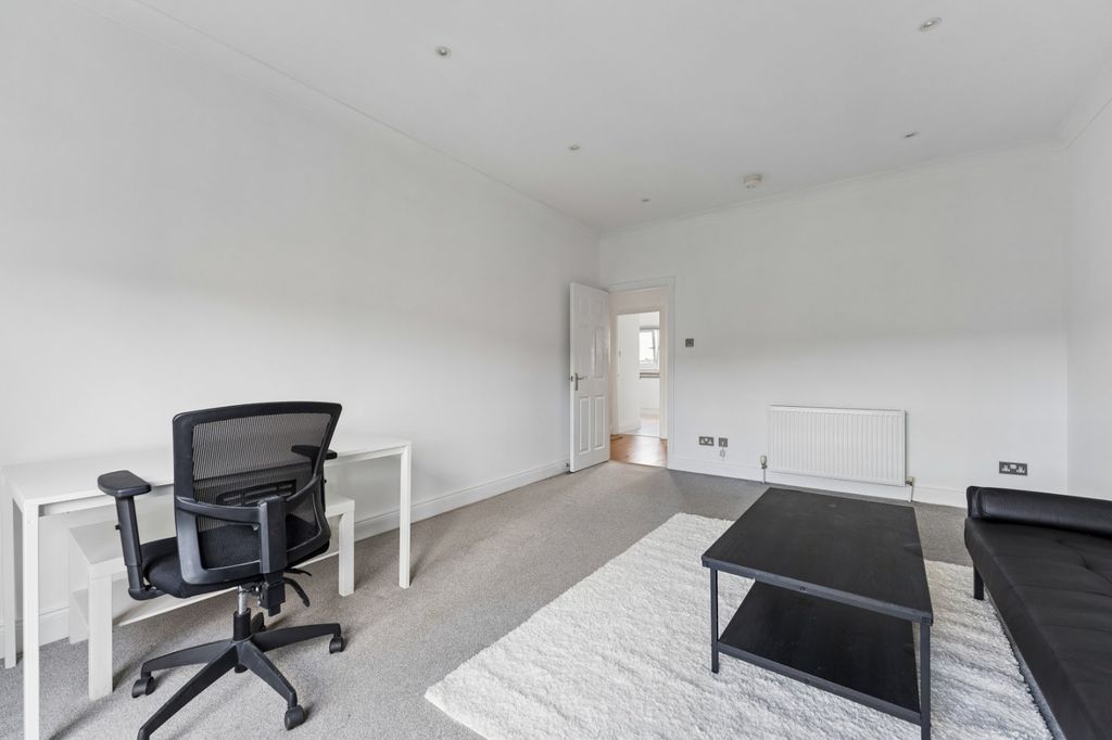 Property photo 3 of 18 Picture No. 04