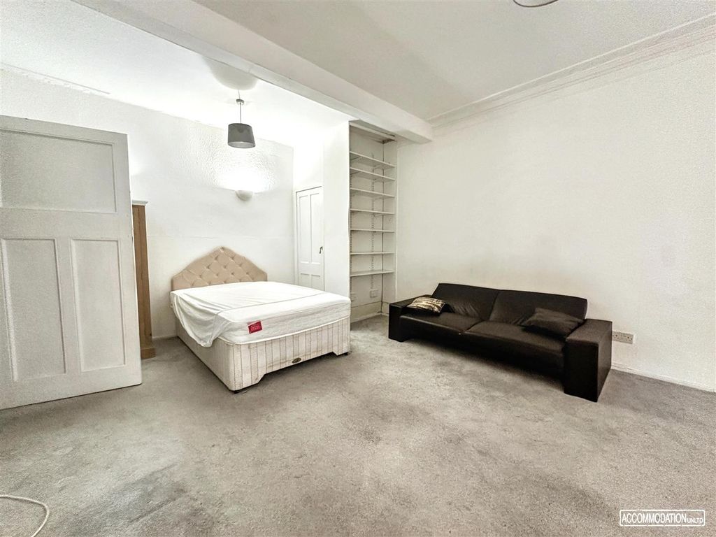 Property photo 3 of 9 Bright, Airy Room With Sofa And Ample Storage...