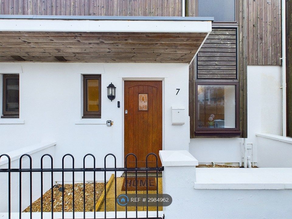 Property photo 3 of 32