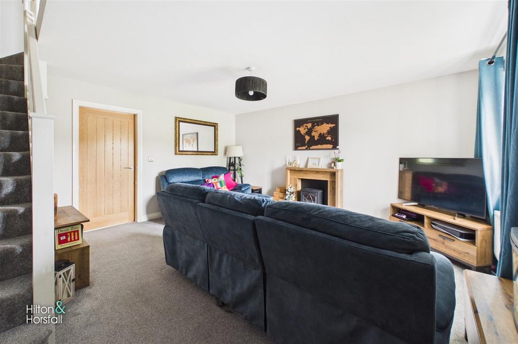 Property photo 3 of 19 Crow Foot Fold
