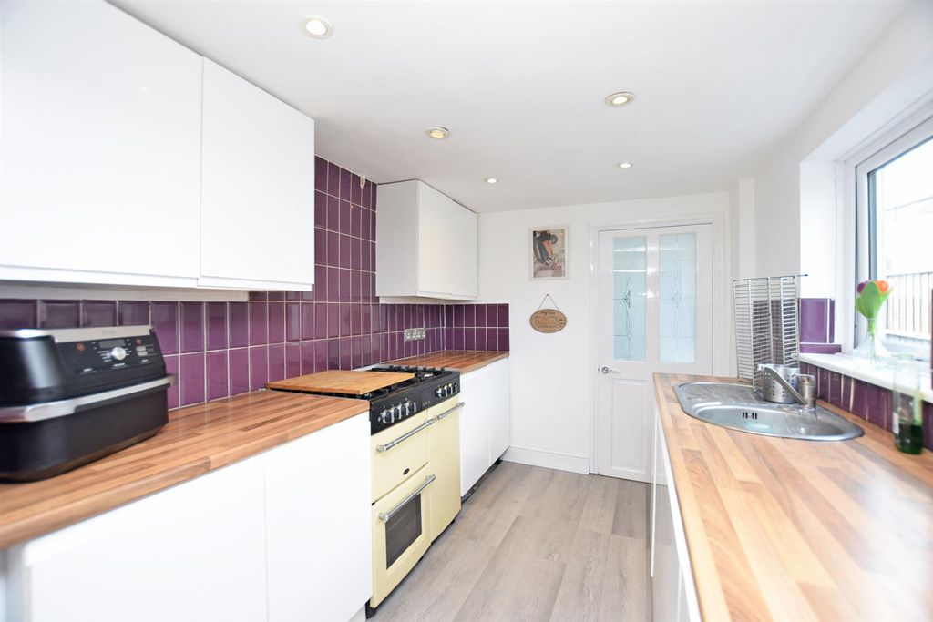 Property photo 2 of 13 Kitchen
