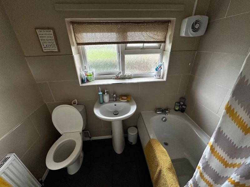Property photo 2 of 7 Bathroom.Jpg