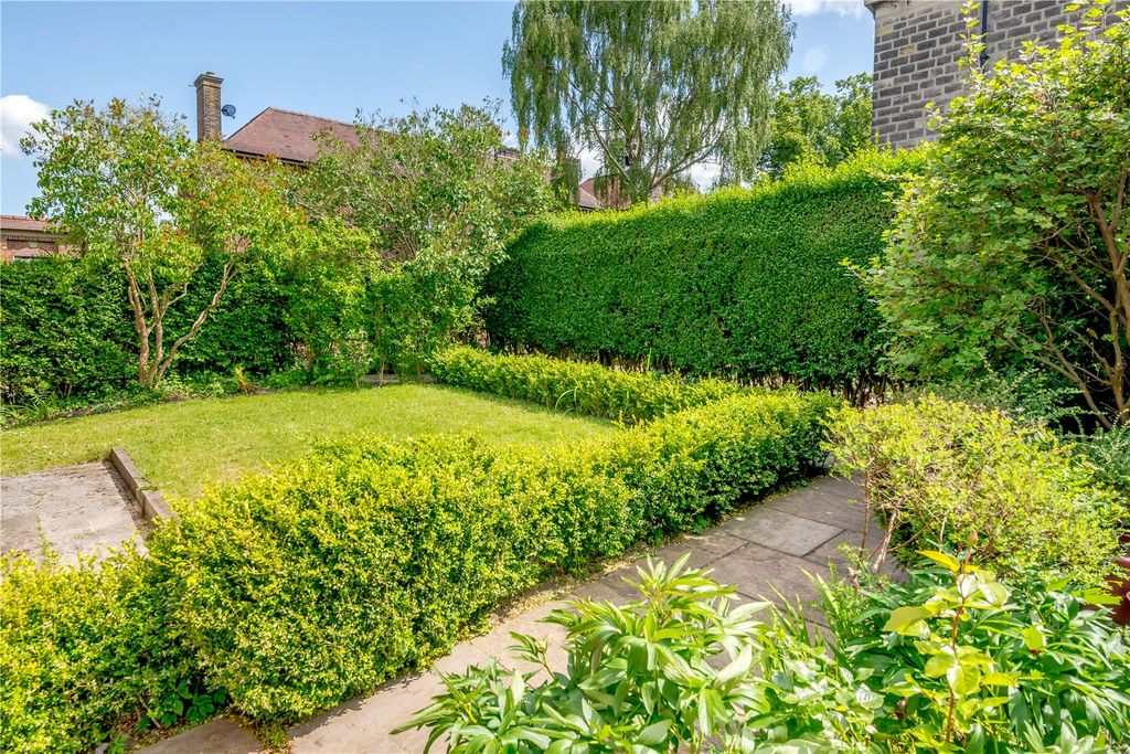Property photo 2 of 22 Garden