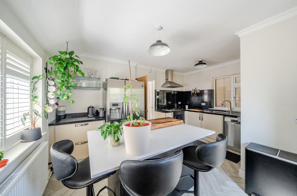 Property photo 3 of 37 1477924-15-6A57759934292